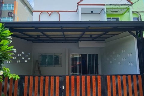ขาย ทาวน์เฮ้าส์ 2ชั้น 4ห้องนอน ย่านลาดกระบัง มบ.ยุคลรัตน์ ถ.หลวงแพ่ง ลาดกระบัง เจ้าคุณทหาร รีโนเวทใหม่ พร้อมอยู่