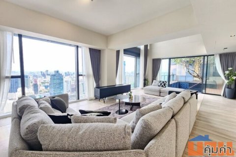 Elegant Duplex at The Met with Private Pool and Skyline Views