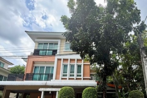 ขายบ้านเดี่ยว 3 ชั้น หมู่บ้านบางกอก บูเลอวาร์ด รามอินทรา กม.2 ทำเลดี เดินทางสะดวก