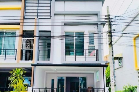 หมู่บ้านอาร์ เค พาร์ค หทัยราษฎร์ บ้านสวย หลังมุม ราคาดี ทำเลปัง เดินทางง่าย ตกแต่งครบพร้อมอยู่