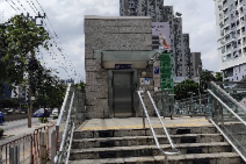 Old house for sale need to rebuild for residence business zone near MRT HUAIKHWANG