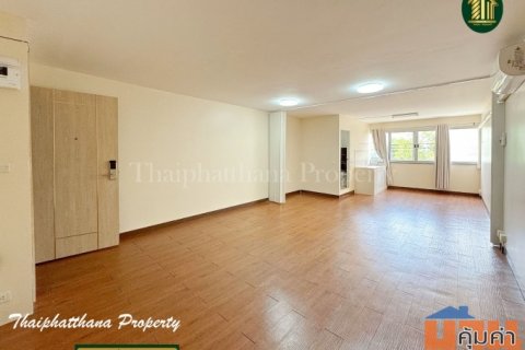 ขายคอนโดรีโนเวทใหม่ เลเวล คอนโดมิเนียม บางนา ห้องใหญ่ ทำเลดี ใกล้ห้าง ใกล้มหาวิทยาลัย