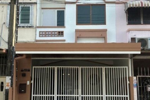 ขายทาวน์เฮาส์ 2 ชั้น รีโนเวทใหม่ พร้อมเข้าอยู่ หมู่บ้านเก้าวัฒนาวิลล่า เลียบคลองทวีวัฒนา บางแค