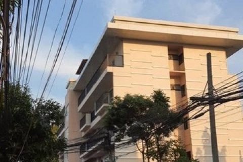 ให้เช่าอาคารสำนักงาน 5ชั้น เอกมัย12 ที่ดิน 215 ตรว พื้นที่ใช้สอย 2,200 ตรม ทำเลเหมาะทำร้านอาหาร,ผับ,คลีนิค,สำนักงาน