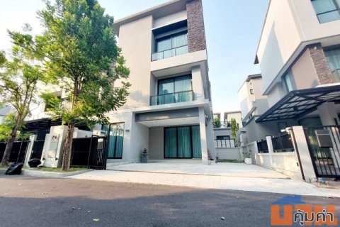 HR2704ให้เช่าบ้านแฝด 3 ชั้น ระดับ Luxury โครงการบ้านกลางเมือง คลาสเซ่ เอกมัย-รามอินทรา