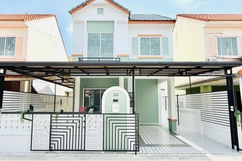 หมู่บ้านนันทวัน 10 เลียบวารี 37 รีโนเวทใหม่ทั้งหลัง แต่งจัดเต็ม พร้อมเข้าอยู่
