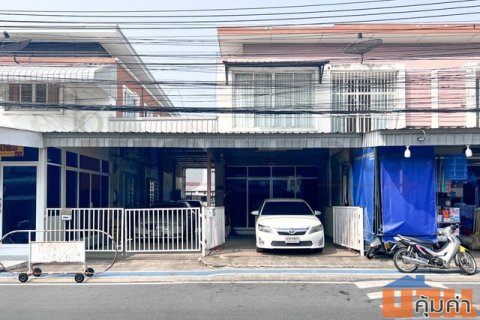 ทาวน์เฮ้าส์ 2 ชั้น หมู่บ้าน รัตนาธิเบศร์ ถนนเมน ติด MRT ตลาดบางใหญ่ ทำเลค้าขาย
