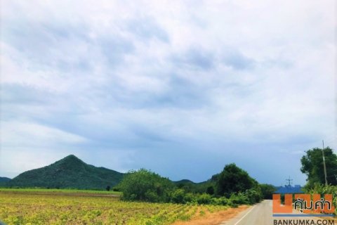 ขายถูก ที่ดิน เมืองกาญจนบุรี หน้าติดถนน หลังติดริมน้ำ 10 ไร่ 76 ตรว แปลงมุม วิวภูเขา หลังติดลำธาร เหมาะทำบ้านพัก สวนเกษต