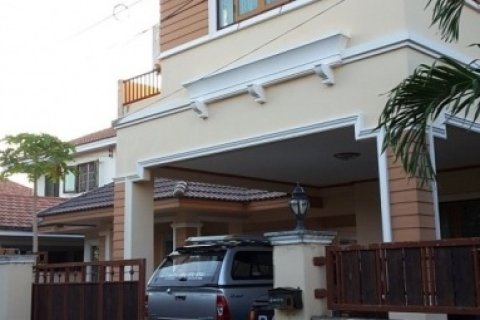 ให้เช่าบ้านเดี่ยว 2 หลังติดกัน หมู่บ้านสหพร ศาลายา ขนาด 1 งาน 5 ตร.ว. ติดกับมหาวิทยาลัยมหิดล ใกล้สถานีรถไฟศาลายา
