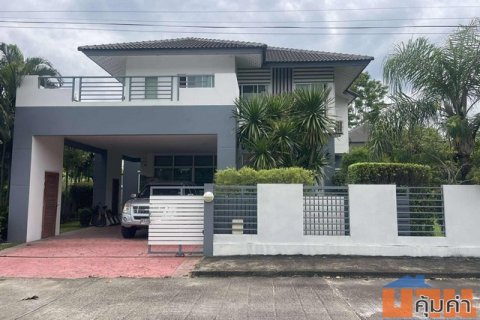 ขายบ้านพร้อมที่ดินเหลือ สามารถสร้างสระว่ายน้ำหรือบ้านอีก1หลังทำเลดีมาก
