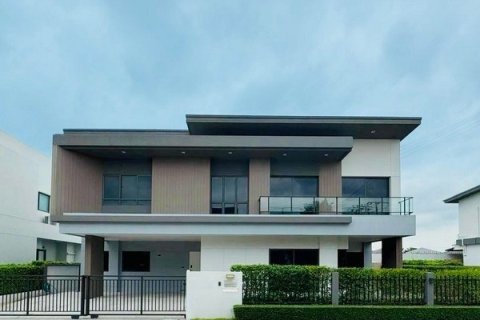 หมู่บ้านเวนิว ไอดี มอเตอร์เวย์-พระราม 9 บ้านสวย หลังมุม ตกแต่งครบ พร้อมเข้าอยู่