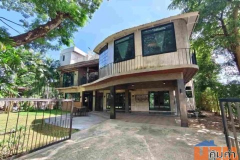 บ้านหรู 3 ชั้น สไตล์รีสอร์ท วิวภูเขาล้อมรอบสุดอลังการ ใจกลางทำเลทองแม่ริม เชียงใหม่