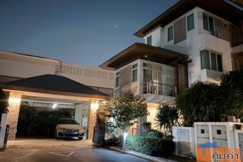 ขายบ้านเดี่ยว 3 ชั้น ตกแต่งสวย เพียงหิ้วกระเป๋าเข้าอยู่ได้เลย ราคาพิเศษสุด