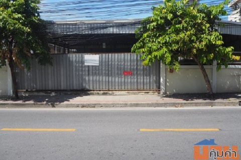 ให้เช่าที่ดินทรงสี่เหลี่ยมผืนผ้าเนื้อที่ประมาณ53ตร.วา ทำเลทอง ใกล้โรงงานไทยวาโก้ มีโครงสังกะสีเป็นโรงเรือน