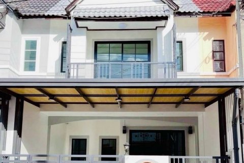หมู่บ้านสวีทโฮม ถนนบางกรวย-ไทรน้อย ถนนเมน บ้านสวยรีโนเวทใหม่ทั้งหลัง พร้อมอยู่