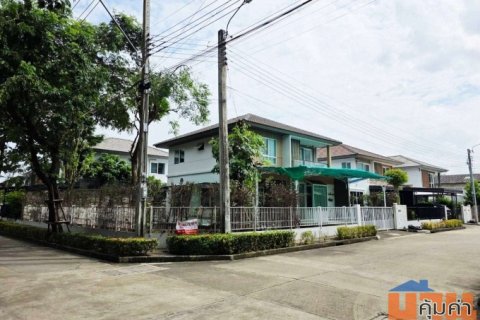 ขายบ้านเดี่ยว ใกล้รถไฟฟ้าทำออฟฟิศได้ อารมณ์รีสอร์ต มีสระว่ายน้ำผ่อนคลายจากการทำงาน มีห้องประชุม อยู่ในหมู่บ้าน