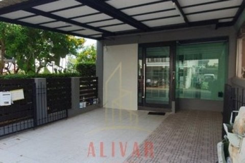 RH081225 ให้เช่า ทาวน์โฮม 3ชั้น 4ห้องนอน หมู่บ้านชาลิสา ลาดพร้าววังหิน 34 ตกแต่งพร้อมอยู่