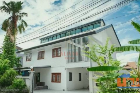 RH081025 ให้เช่า บ้านเดี่ยว 2ชั้น Renovate ใหม่ทั้งหลัง ย่าน โชคชัย 4