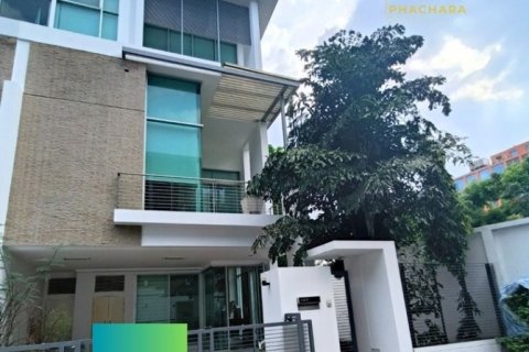 ขายทาวน์โฮมหรู เดอะ แลนด์มาร์ค เรสซิเดนท์ ลาดพร้าว - รัชดา (The Landmark Residence Ladprao – Ratchada) ทำเลดีเยี่ยม ติดถ