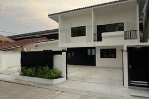 HR2723บ้านเดี่ยว 2 ชั้น ซอยพัฒนาการ ใกล้ทางด่วน เหมาะอยู่อาศํยหรือทำเป็นออฟฟิศ