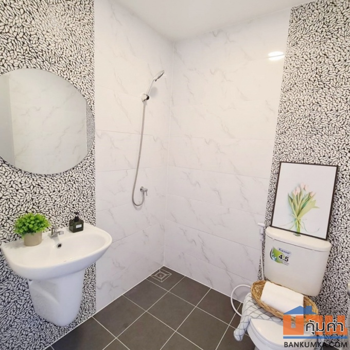 ขายบ้านแฝด 2 ชั้น อมรทรัพย์ ซ.6 ฝั่งสั้น เนื้อที่ 23.1 ตรว. มี 2 ห้องนอน 2ห้องน้ำ 1ห้องครัว รีโนเวทใหม่